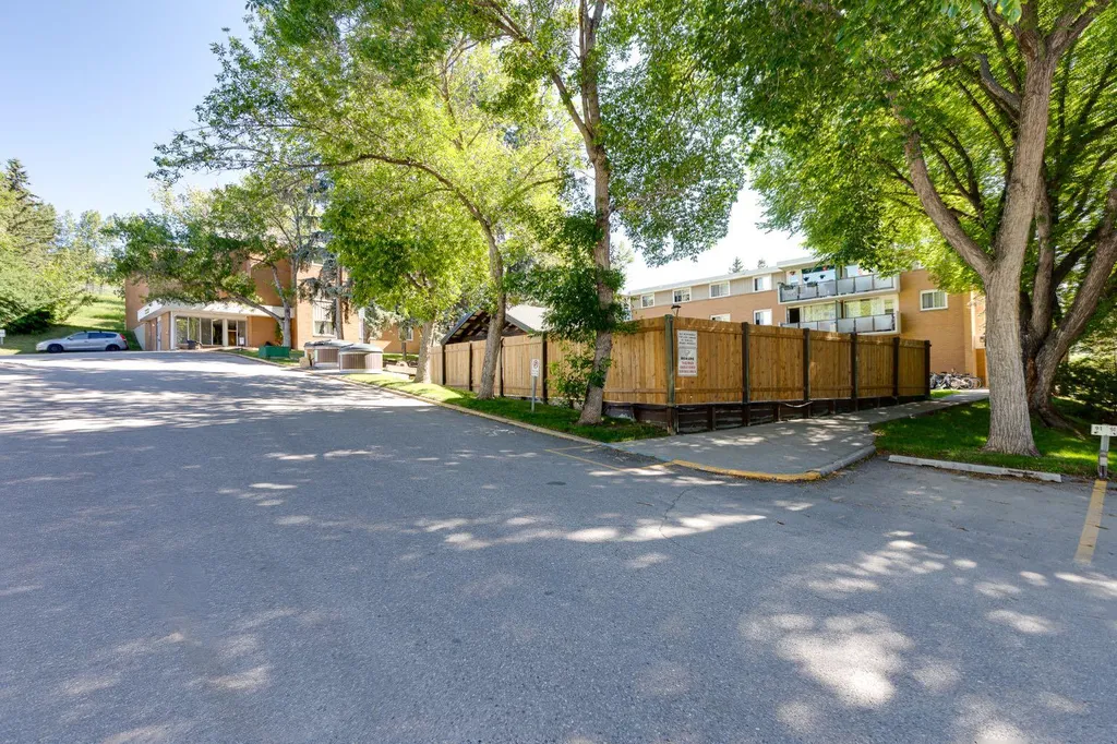 1620 8 Avenue NW Calgary AB T2N 1C4