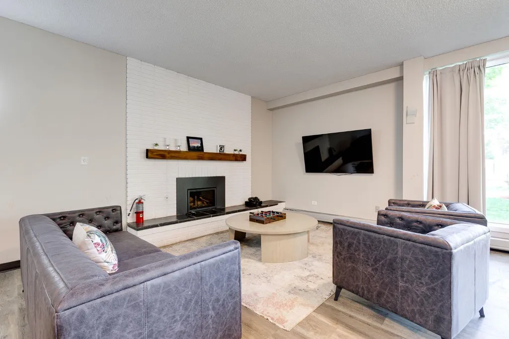 1620 8 Avenue NW Calgary AB T2N 1C4