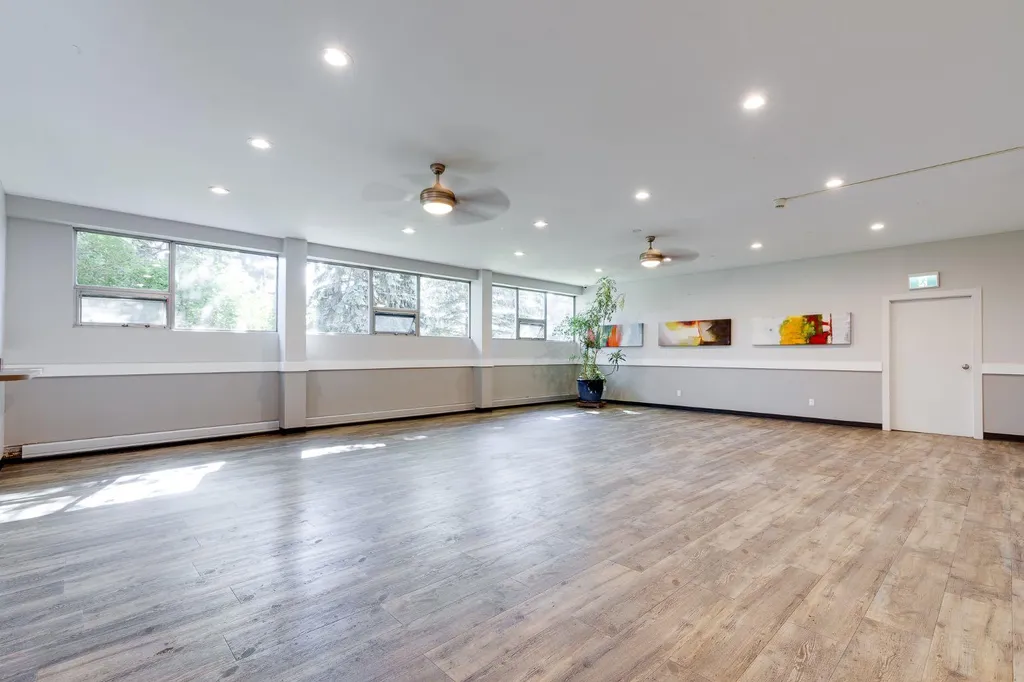 1620 8 Avenue NW Calgary AB T2N 1C4