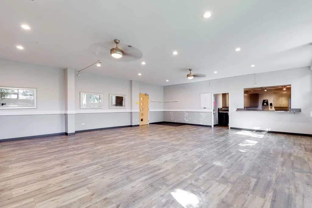 1620 8 Avenue NW Calgary AB T2N 1C4