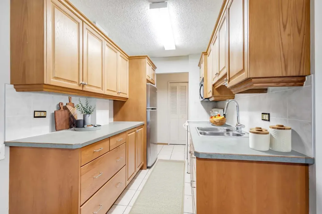 1620 8 Avenue NW Calgary AB T2N 1C4
