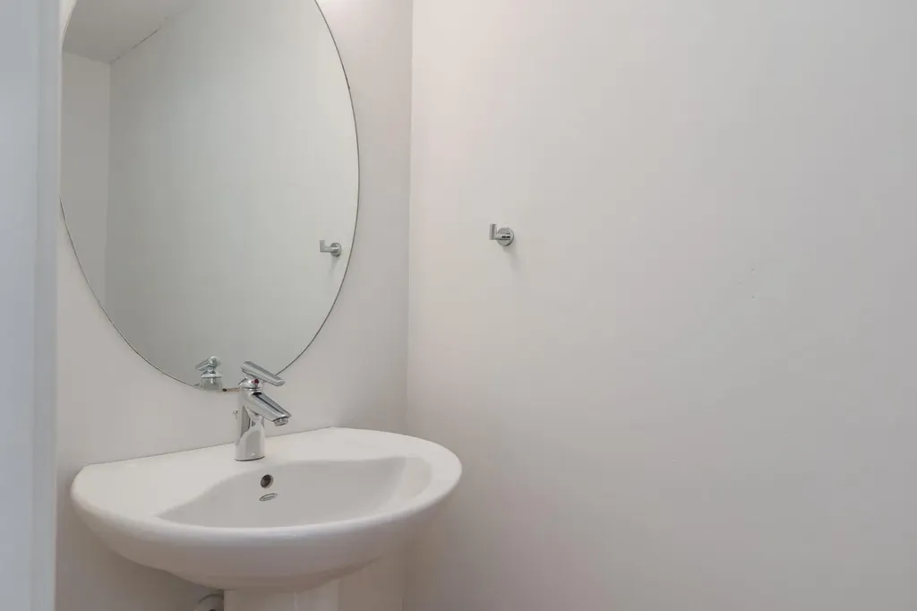 118 8 Street NE Calgary AB T2E 1M2