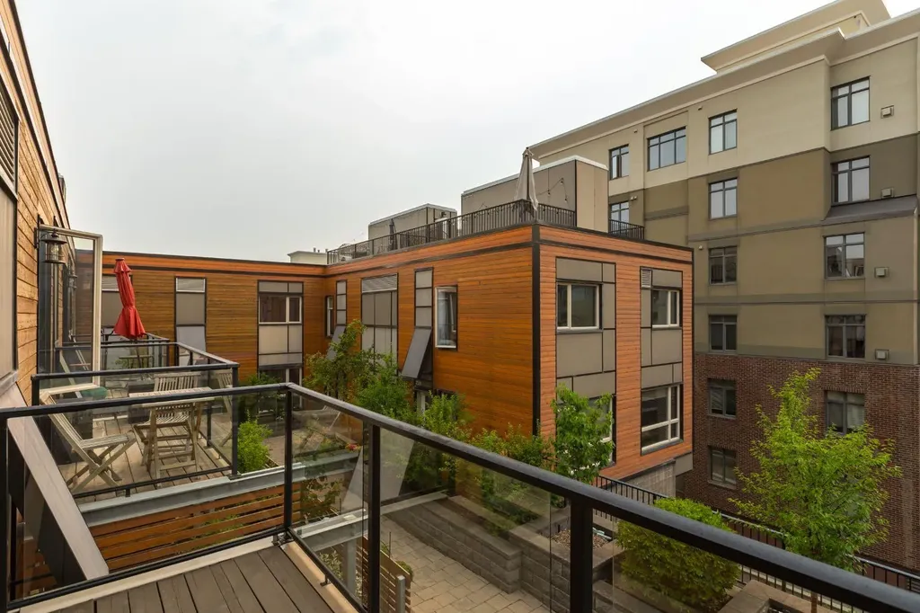118 8 Street NE Calgary AB T2E 1M2