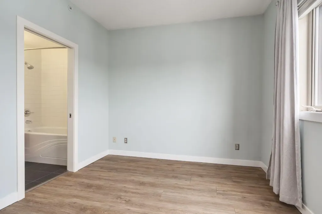 118 8 Street NE Calgary AB T2E 1M2