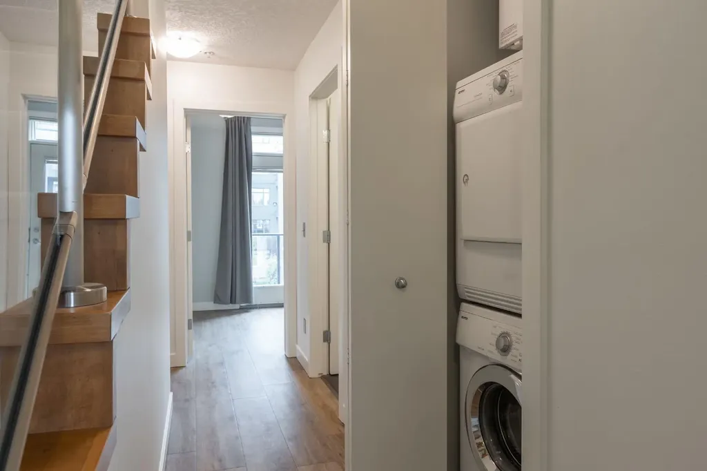 118 8 Street NE Calgary AB T2E 1M2