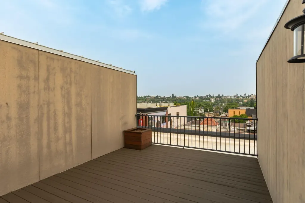 118 8 Street NE Calgary AB T2E 1M2