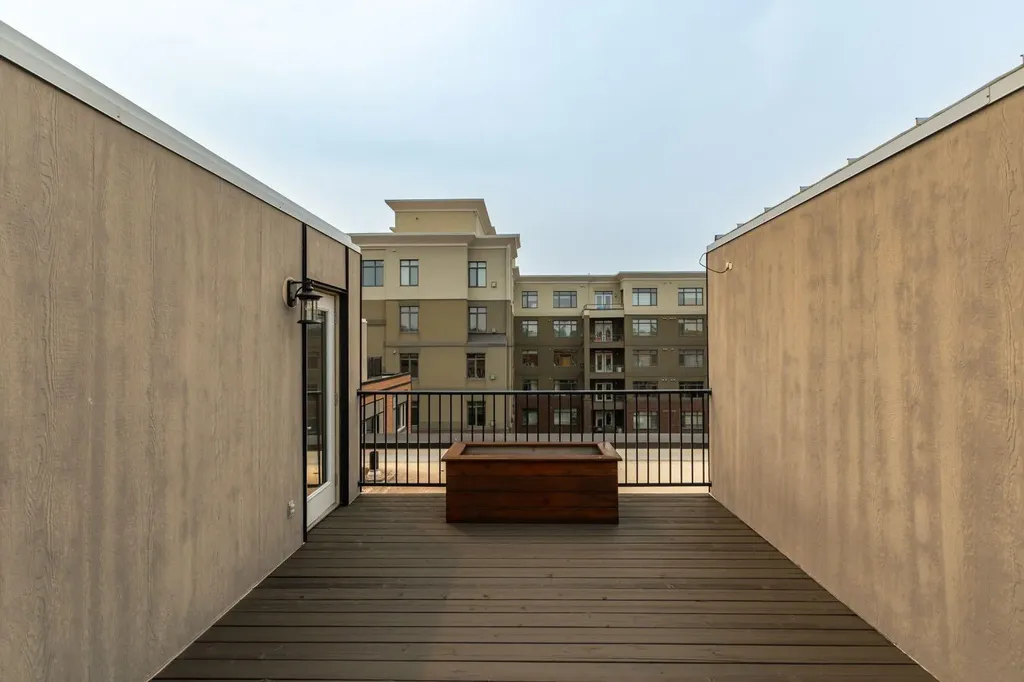 118 8 Street NE Calgary AB T2E 1M2