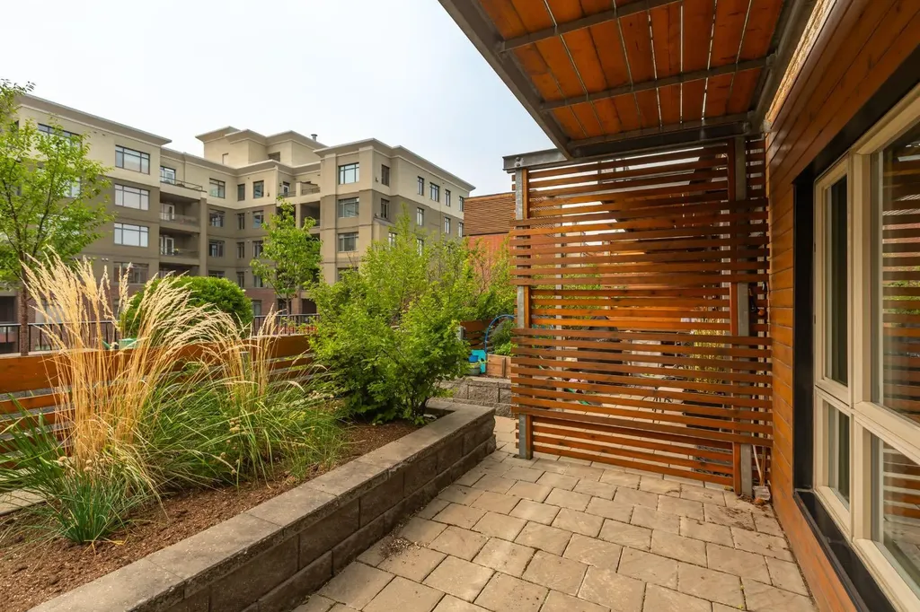 118 8 Street NE Calgary AB T2E 1M2