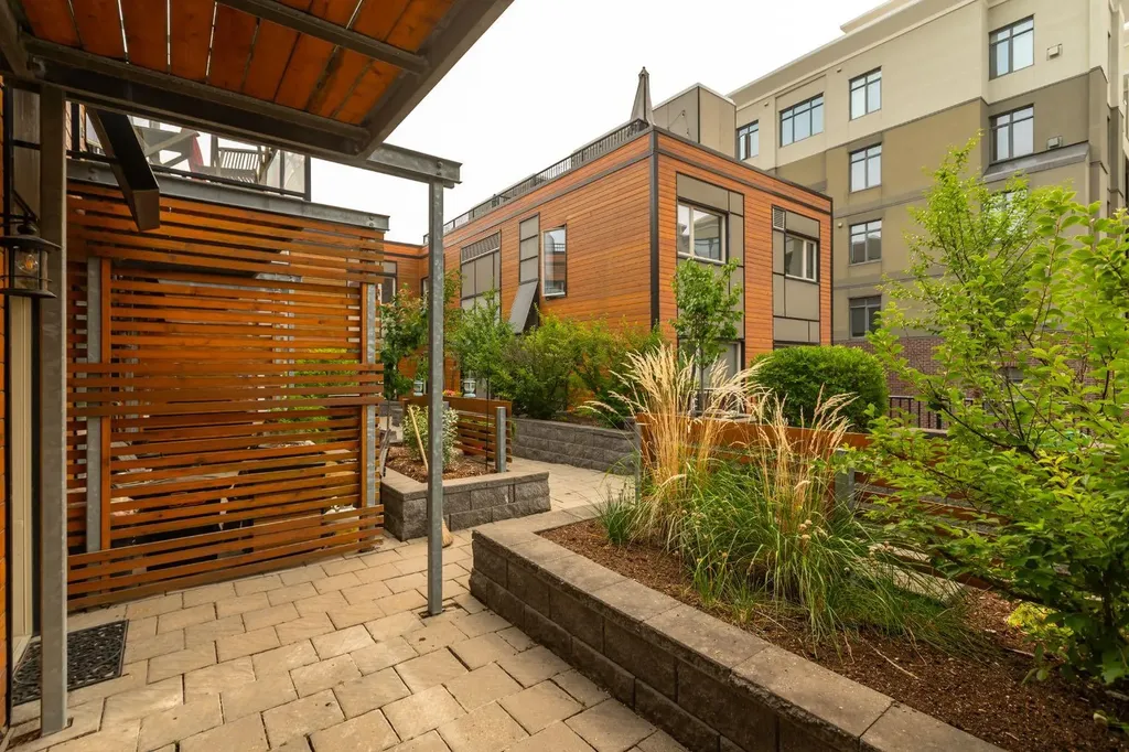 118 8 Street NE Calgary AB T2E 1M2