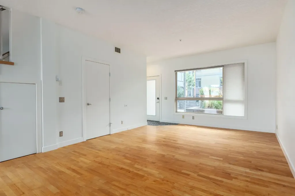 118 8 Street NE Calgary AB T2E 1M2