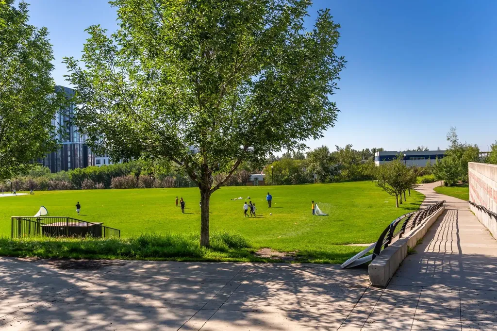 118 8 Street NE Calgary AB T2E 1M2