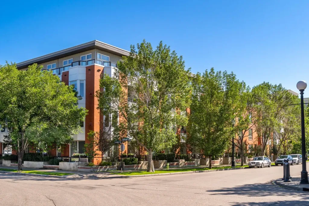 118 8 Street NE Calgary AB T2E 1M2