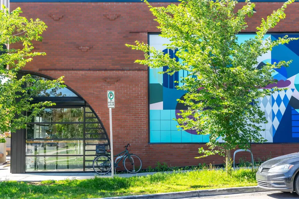 118 8 Street NE Calgary AB T2E 1M2