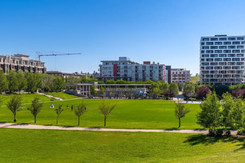 118 8 Street NE Calgary AB T2E 1M2