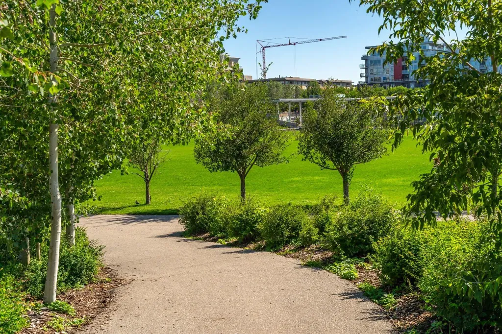 118 8 Street NE Calgary AB T2E 1M2
