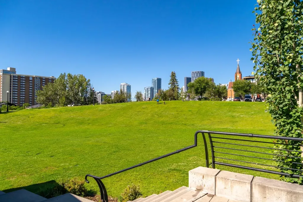 118 8 Street NE Calgary AB T2E 1M2