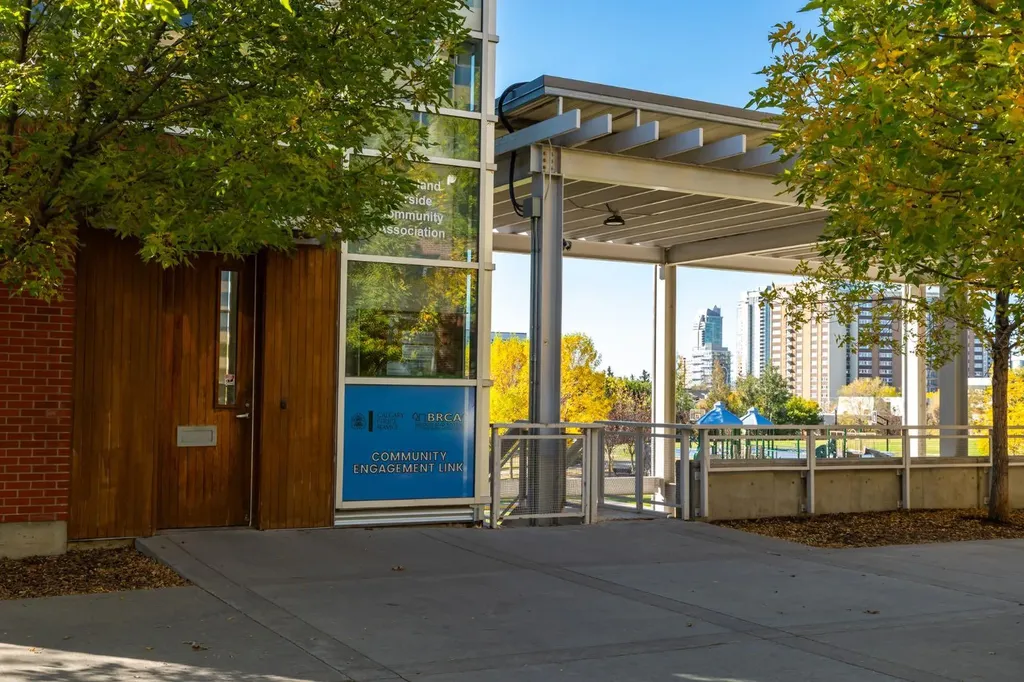 118 8 Street NE Calgary AB T2E 1M2