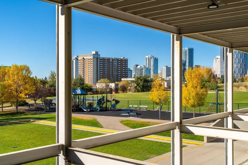 118 8 Street NE Calgary AB T2E 1M2