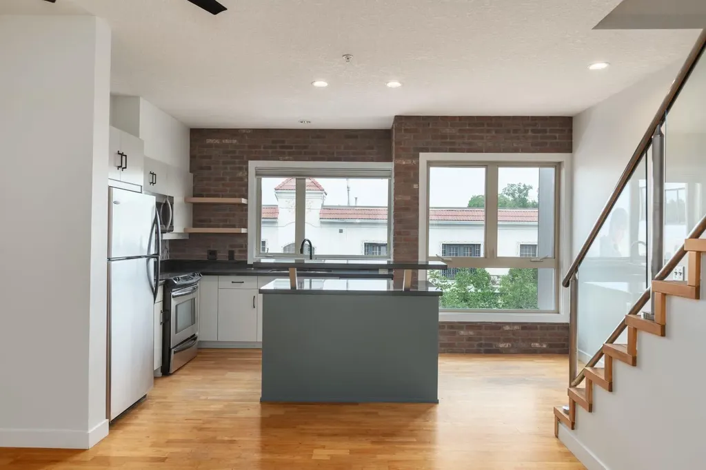 118 8 Street NE Calgary AB T2E 1M2
