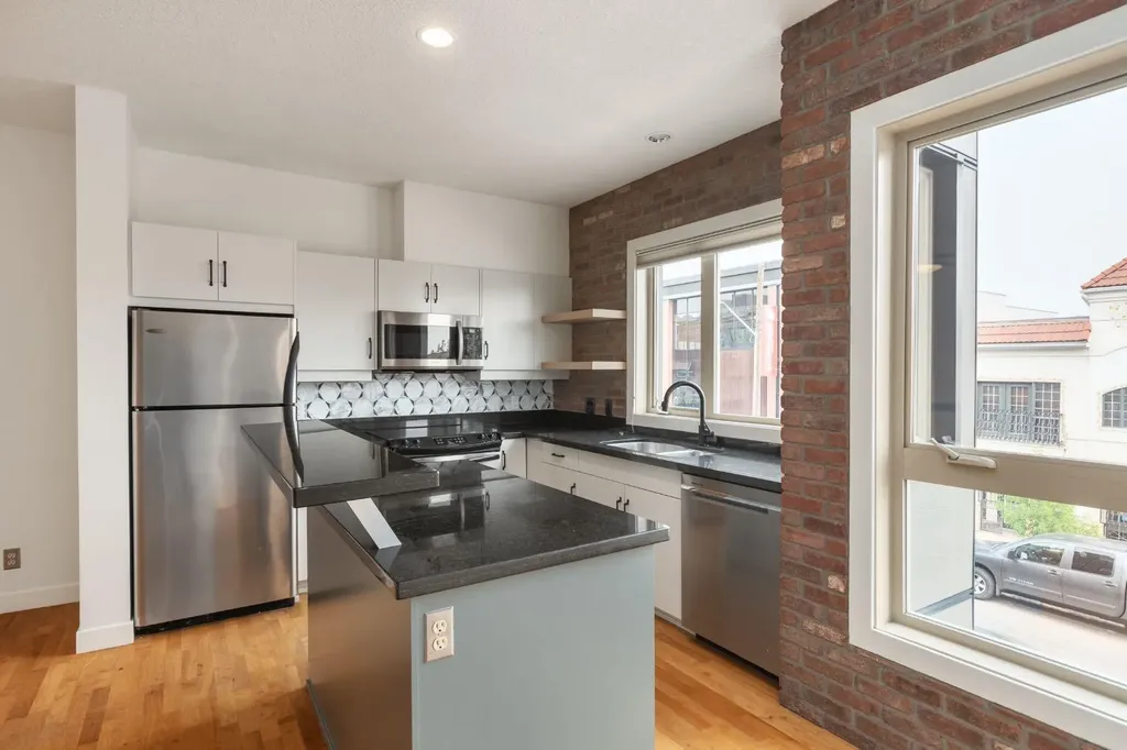 118 8 Street NE Calgary AB T2E 1M2