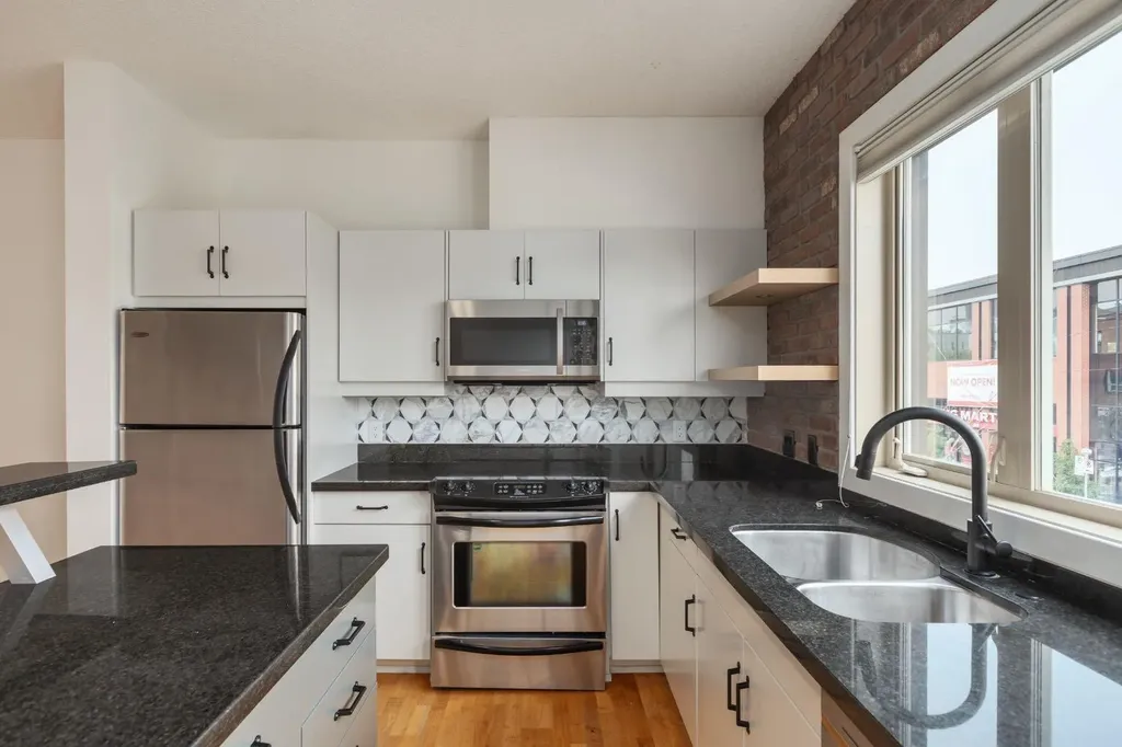 118 8 Street NE Calgary AB T2E 1M2