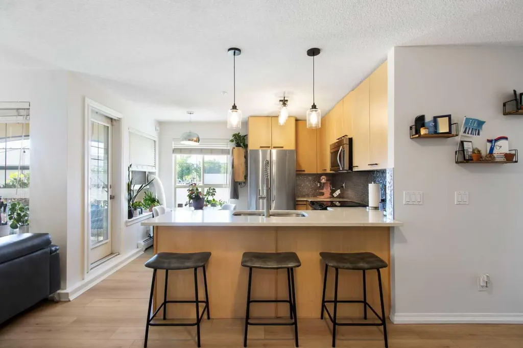22 Richard Place SW Calgary AB T3E7N6