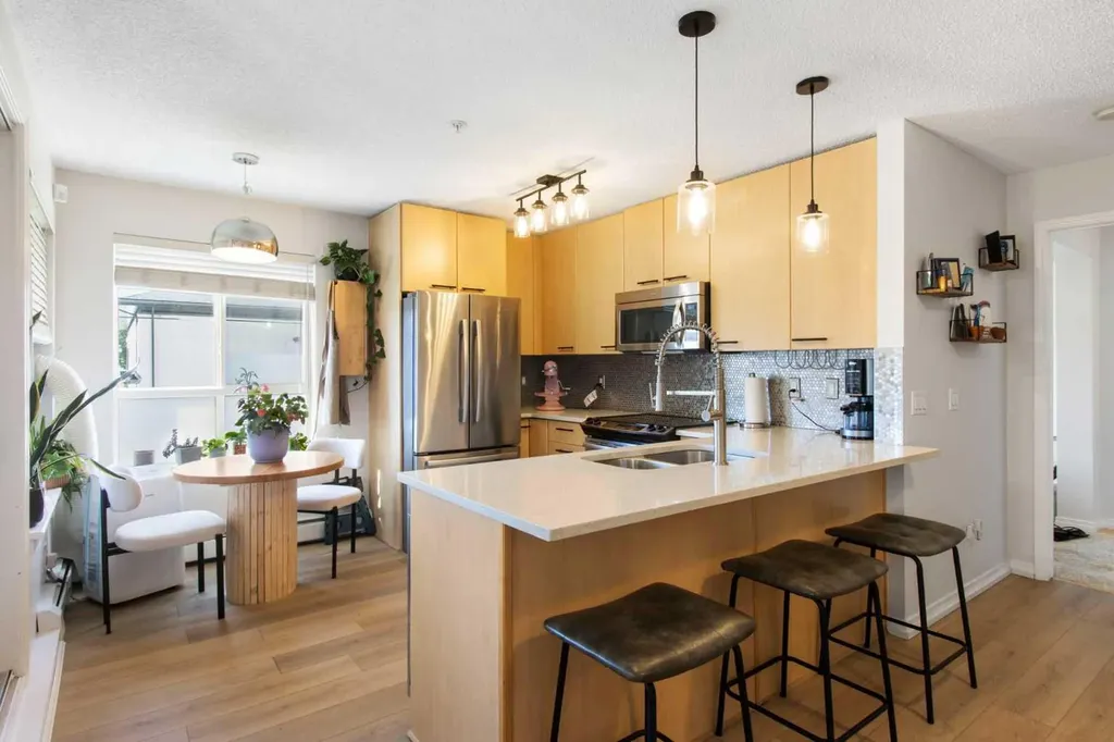 22 Richard Place SW Calgary AB T3E7N6