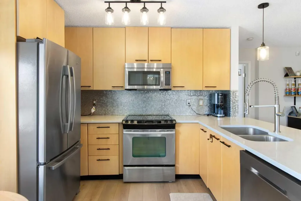 22 Richard Place SW Calgary AB T3E7N6
