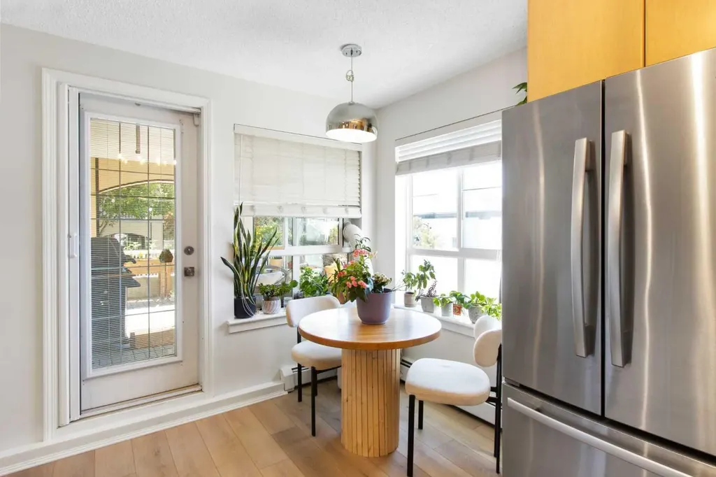 22 Richard Place SW Calgary AB T3E7N6