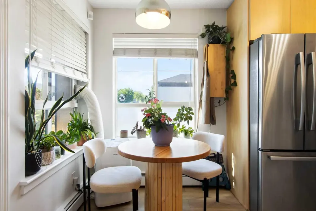 22 Richard Place SW Calgary AB T3E7N6