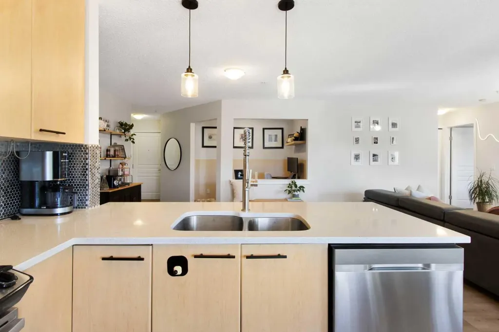 22 Richard Place SW Calgary AB T3E7N6