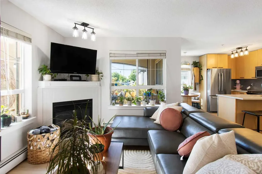 22 Richard Place SW Calgary AB T3E7N6