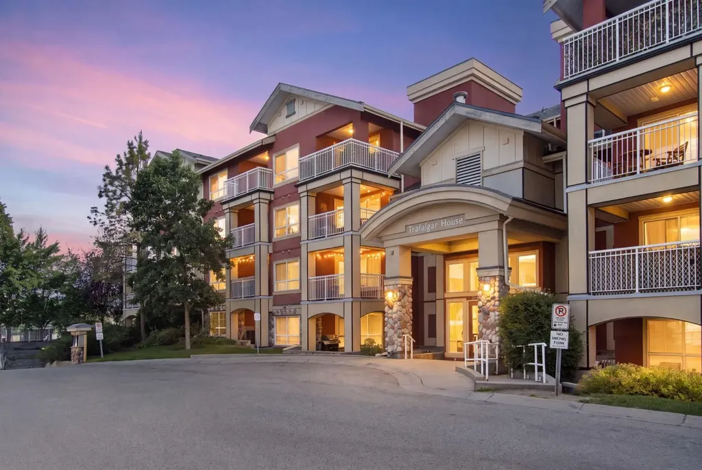 22 Richard Place SW Calgary AB T3E7N6