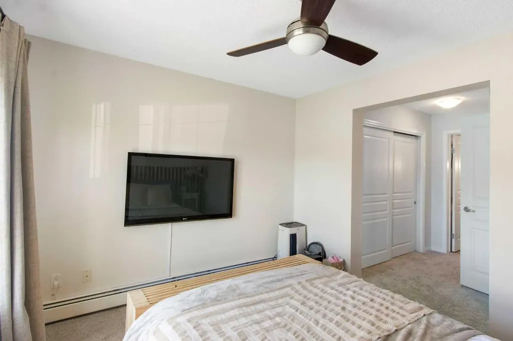 22 Richard Place SW Calgary AB T3E7N6