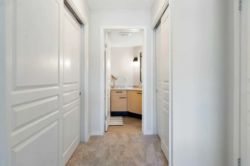 22 Richard Place SW Calgary AB T3E7N6