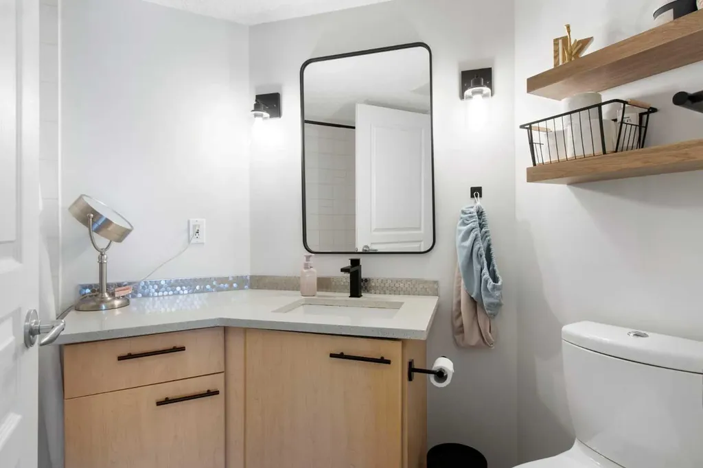 22 Richard Place SW Calgary AB T3E7N6