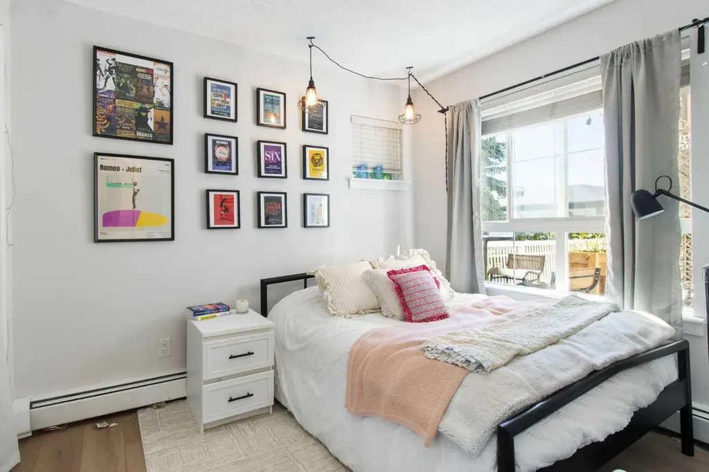 22 Richard Place SW Calgary AB T3E7N6