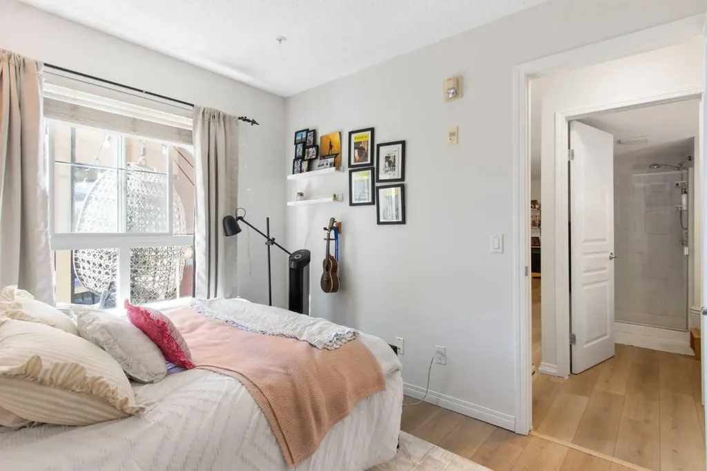 22 Richard Place SW Calgary AB T3E7N6