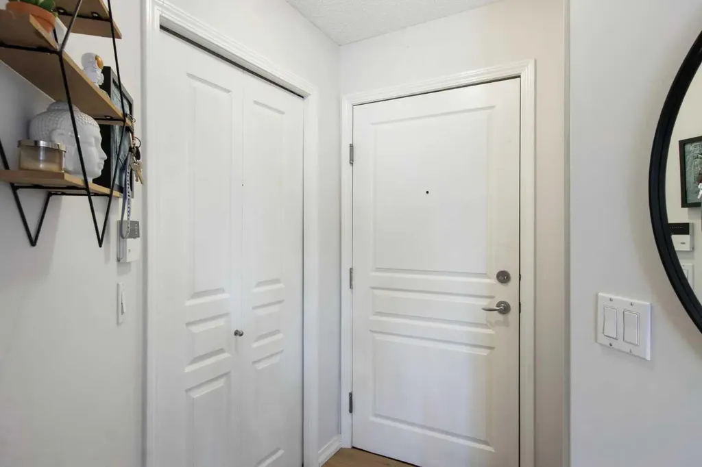 22 Richard Place SW Calgary AB T3E7N6