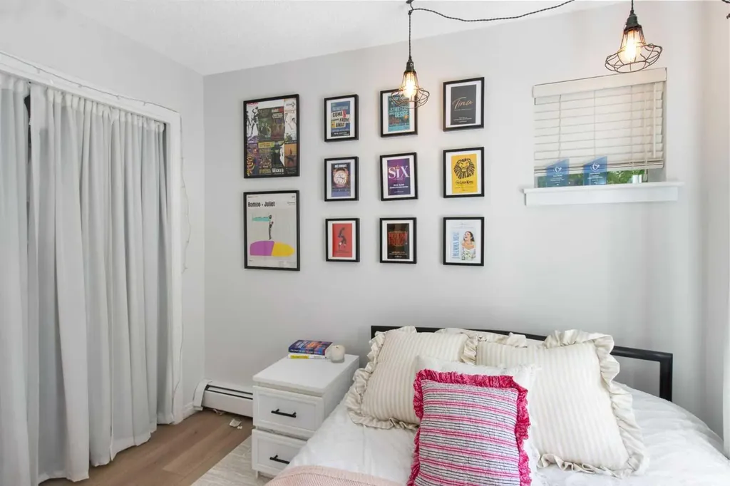 22 Richard Place SW Calgary AB T3E7N6