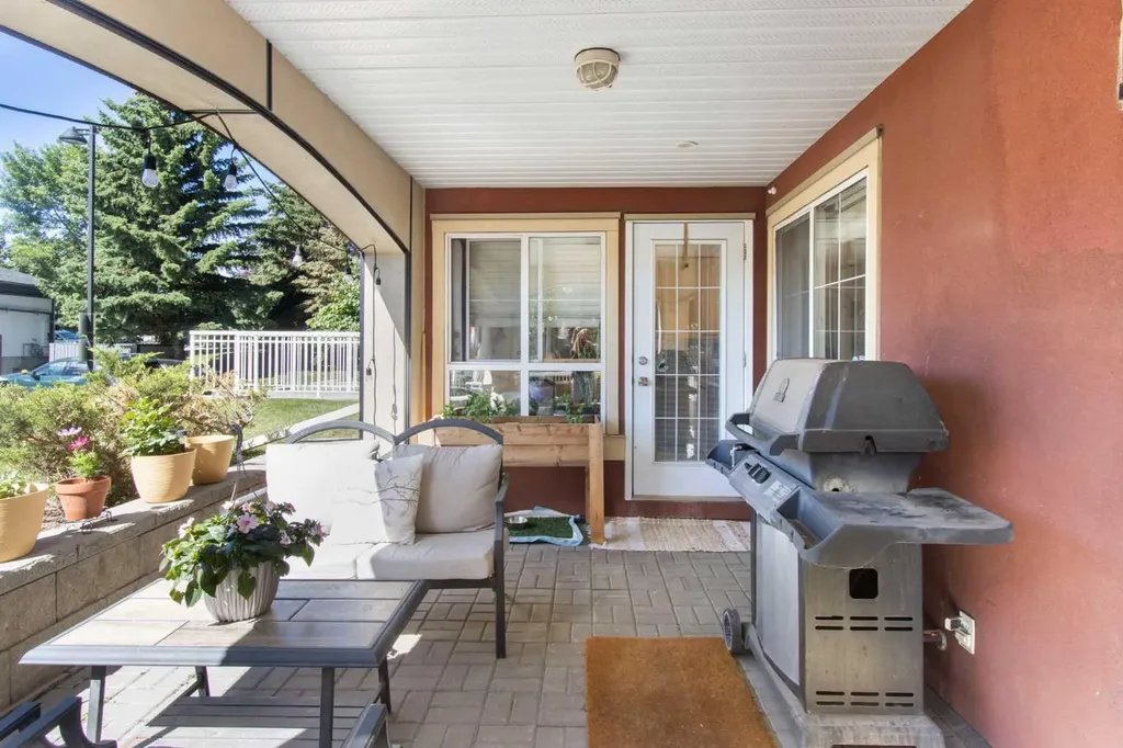 22 Richard Place SW Calgary AB T3E7N6