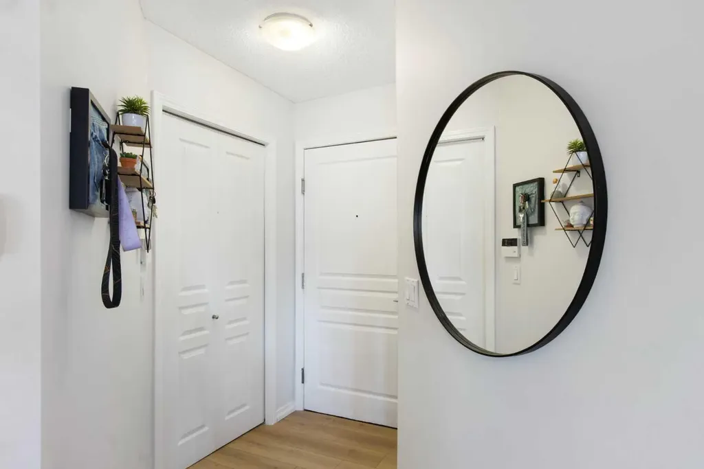 22 Richard Place SW Calgary AB T3E7N6