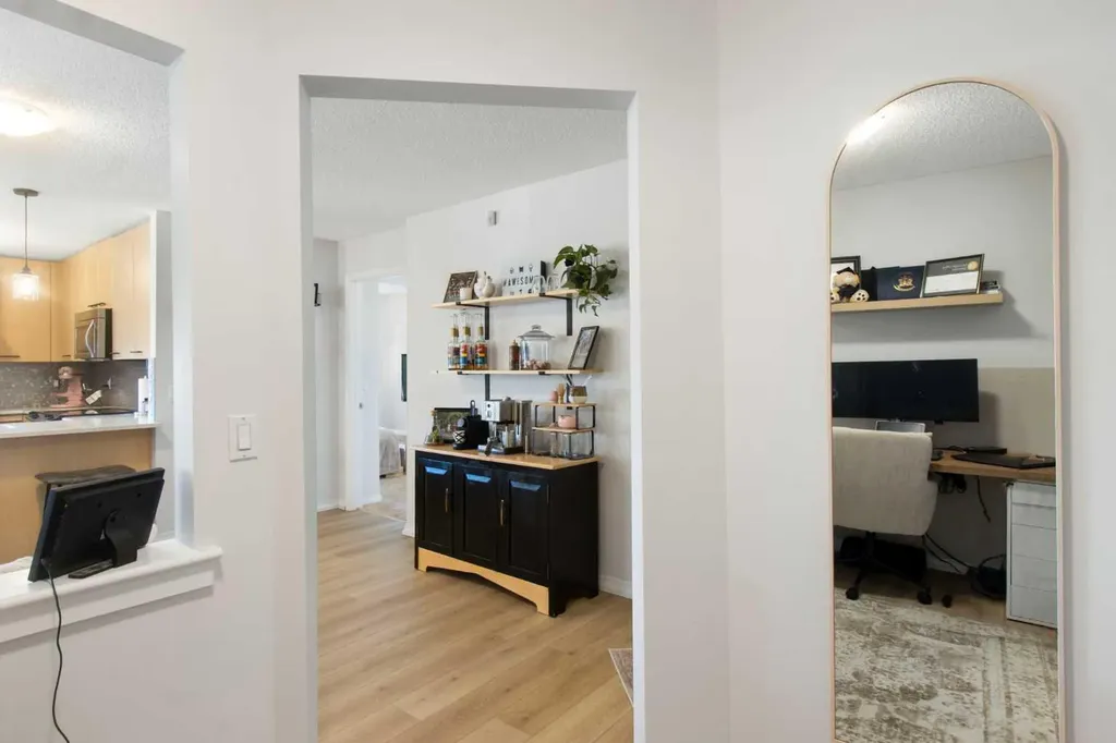 22 Richard Place SW Calgary AB T3E7N6