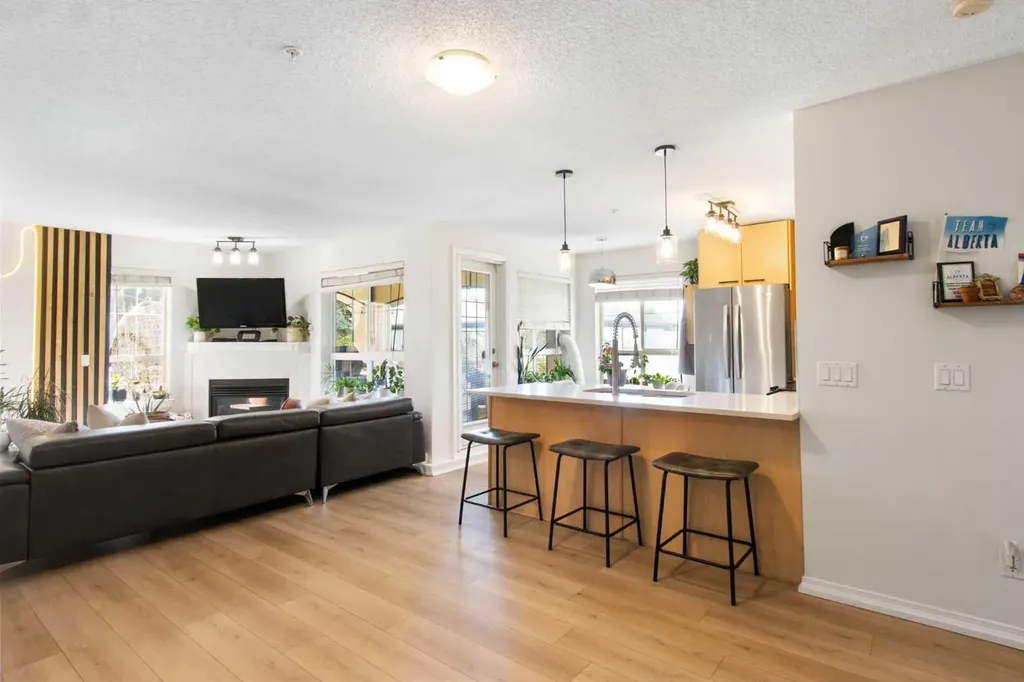 22 Richard Place SW Calgary AB T3E7N6