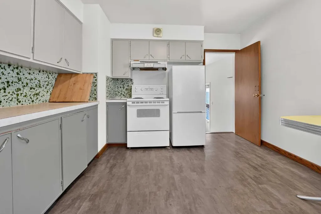 631 14 Street S Lethbridge AB T1J 2Y2