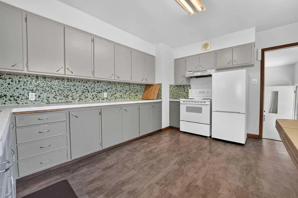 631 14 Street S Lethbridge AB T1J 2Y2