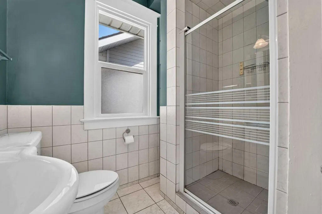 631 14 Street S Lethbridge AB T1J 2Y2