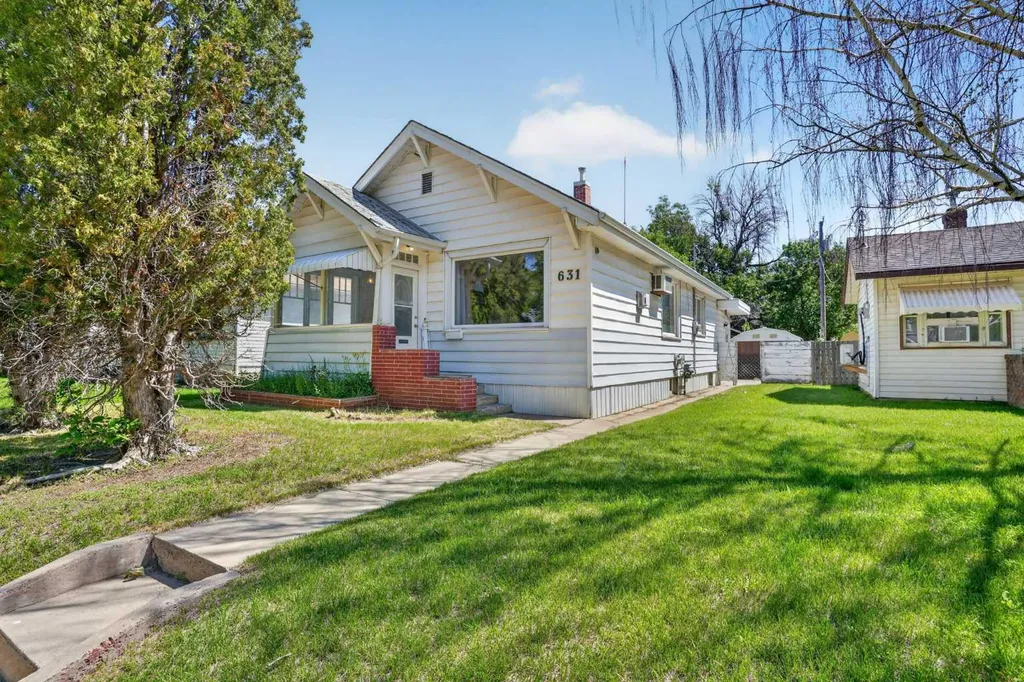 631 14 Street S Lethbridge AB T1J 2Y2