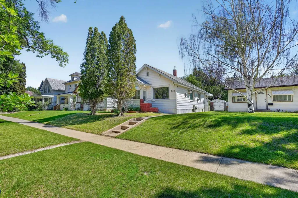 631 14 Street S Lethbridge AB T1J 2Y2