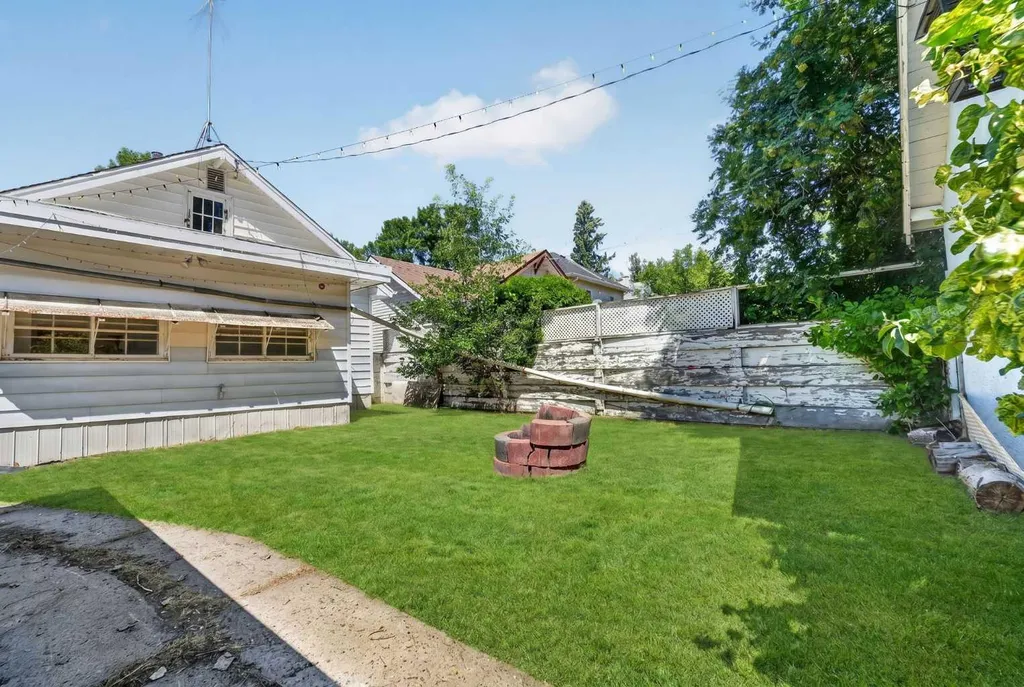 631 14 Street S Lethbridge AB T1J 2Y2